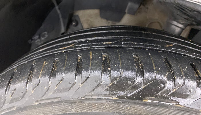 2017 Nissan Terrano XL D PLUS, Diesel, Manual, 91,700 km, Left Front Tyre Tread