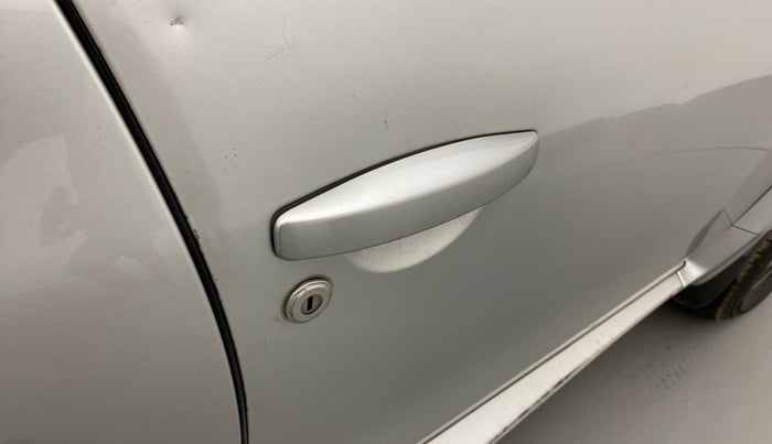 2017 Nissan Terrano XL D PLUS, Diesel, Manual, 91,700 km, Lock system - Dork lock functional only from remote key