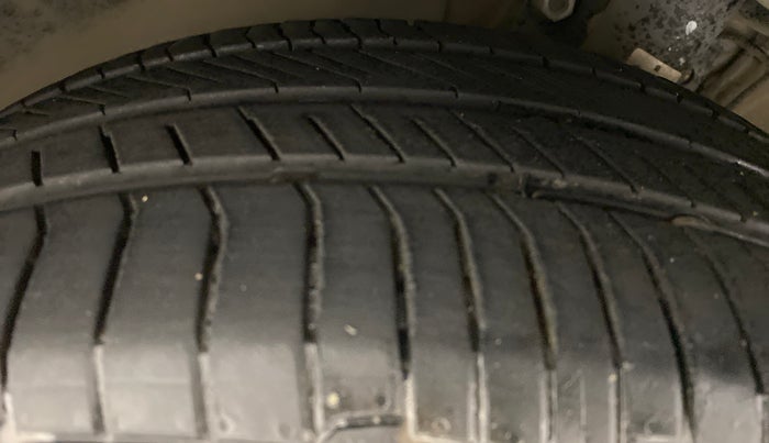 2012 Skoda Rapid ELEGANCE 1.6 MPFI MT, Petrol, Manual, 45,481 km, Left Front Tyre Tread