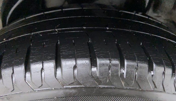 2017 Hyundai Verna 1.6 SX VTVT, Petrol, Manual, 33,418 km, Left Rear Tyre Tread