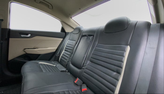2017 Hyundai Verna 1.6 SX VTVT, Petrol, Manual, 33,418 km, Right Side Rear Door Cabin