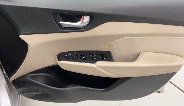 2017 Hyundai Verna 1.6 SX VTVT, Petrol, Manual, 33,418 km, Driver Side Door Panels Control