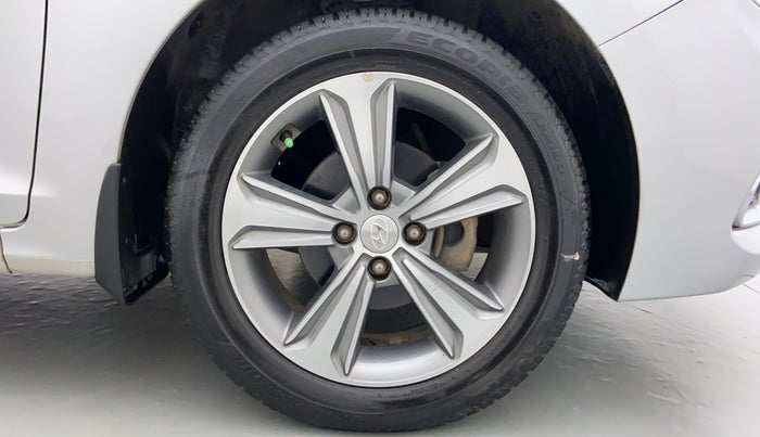 2017 Hyundai Verna 1.6 SX VTVT, Petrol, Manual, 33,418 km, Right Front Wheel