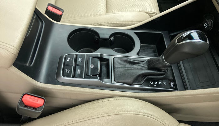 2019 Hyundai Tucson 2WD AT GLS PETROL, Petrol, Automatic, 39,264 km, Gear Lever