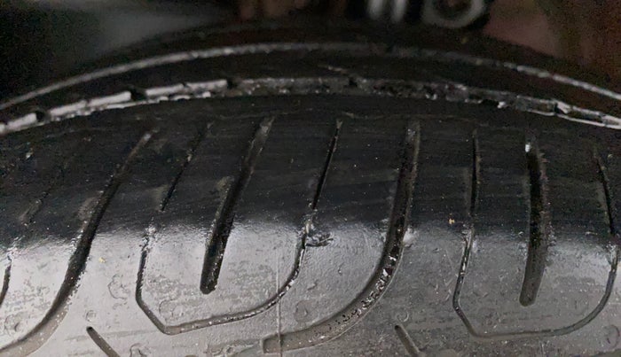 2016 Mahindra Kuv100 K4 D 6 STR, Diesel, Manual, 1,09,428 km, Left Front Tyre Tread