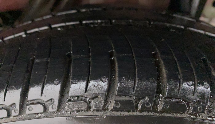 2016 Mahindra Kuv100 K4 D 6 STR, Diesel, Manual, 1,09,428 km, Left Rear Tyre Tread