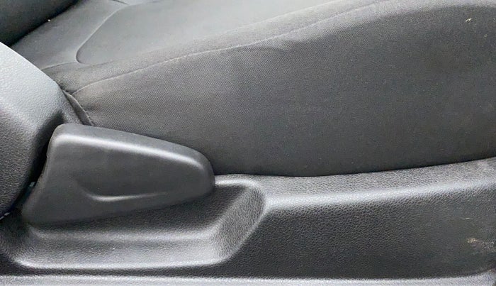 2019 Renault Kwid 1.0 RXT Opt, Petrol, Manual, 1,739 km, Driver Side Adjustment Panel