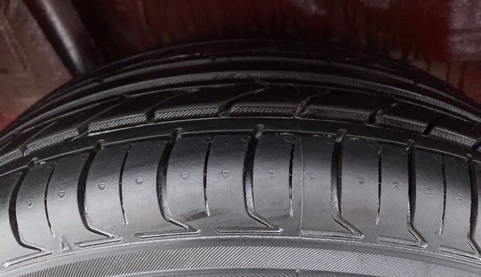 2015 Honda Brio 1.2 S MT I VTEC, Petrol, Manual, 44,135 km, Right Rear Tyre Tread