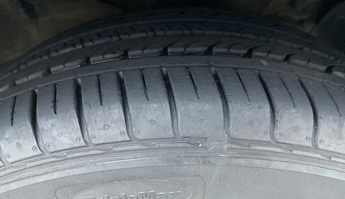 2016 Hyundai Creta SX PLUS 1.6 PETROL, Petrol, Manual, 10,667 km, Right Front Tyre Tread
