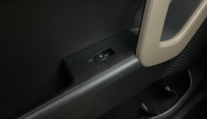 2016 Hyundai Creta SX PLUS 1.6 PETROL, Petrol, Manual, 10,667 km, Left front window switch / handle - Switch/handle not functional