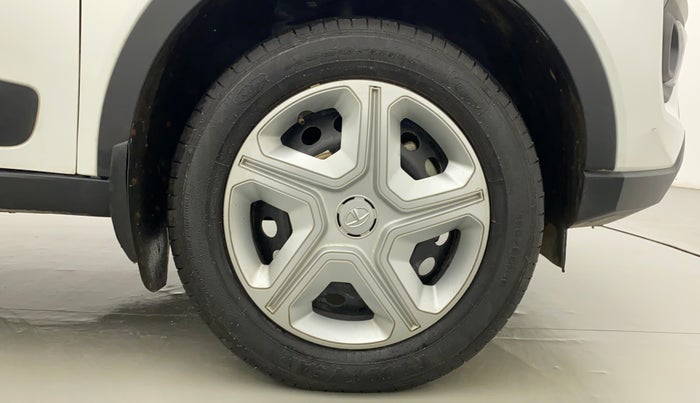 2023 Tata NEXON XM DIESEL, Diesel, Manual, 5,842 km, Right Front Wheel