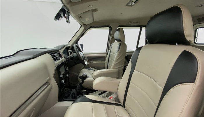 2016 Mahindra Scorpio S10, Diesel, Manual, 87,784 km, Right Side Front Door Cabin