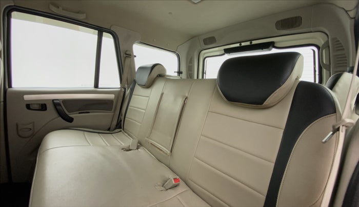 2016 Mahindra Scorpio S10, Diesel, Manual, 87,784 km, Right Side Rear Door Cabin