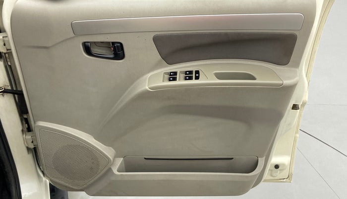 2016 Mahindra Scorpio S10, Diesel, Manual, 87,784 km, Driver Side Door Panels Control