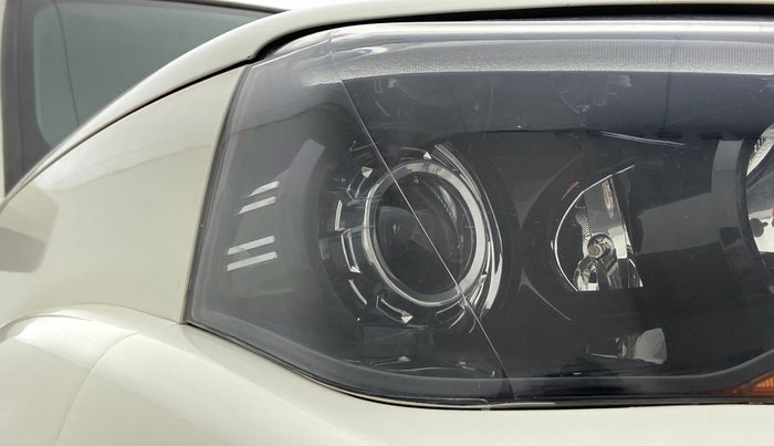 2016 Mahindra Scorpio S10, Diesel, Manual, 87,784 km, Right headlight - Minor scratches