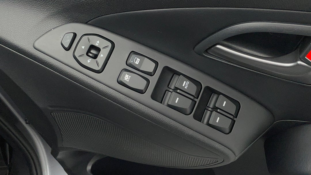 2014 Hyundai Ix35 Se (fwd), Automatic, 103285 km, Drivers Side Door Panel Controls