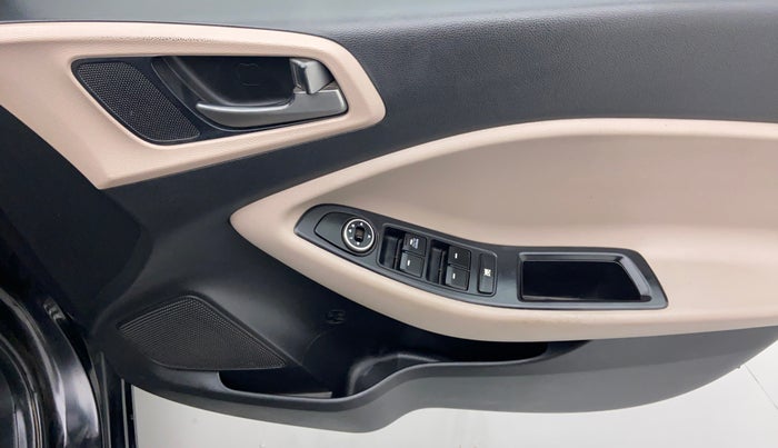 2016 Hyundai Elite i20 MAGNA 1.2, Petrol, Manual, 1,17,516 km, Driver Side Door Panels Control