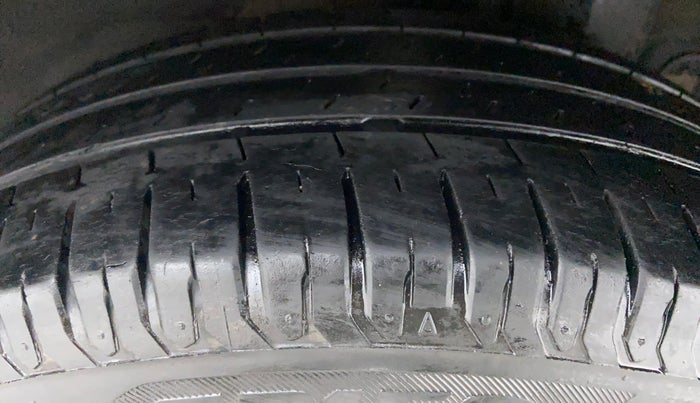 2016 Hyundai Elite i20 MAGNA 1.2, Petrol, Manual, 1,17,516 km, Left Rear Tyre Tread