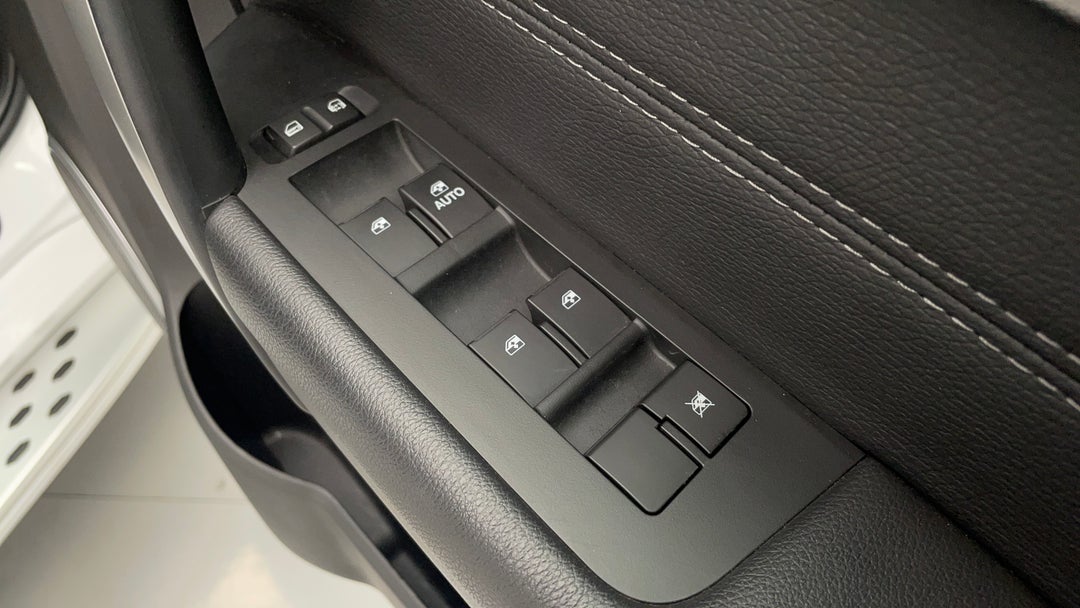 2017 Holden Captiva 7 Ltz (awd), Automatic, 30356 km, Drivers Side Door Panel Controls