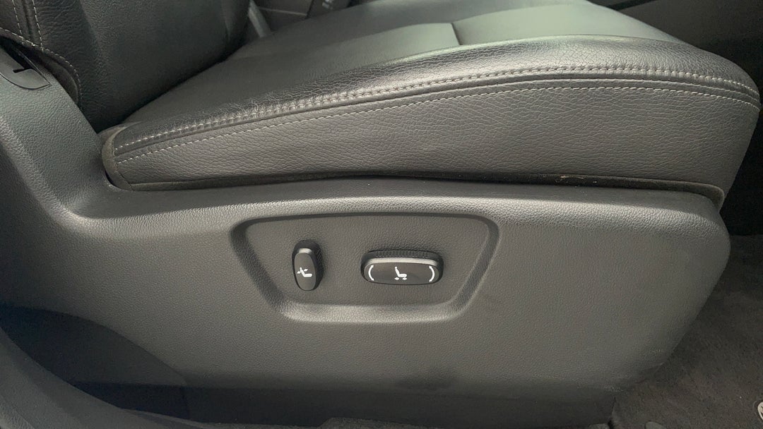 2017 Holden Captiva 7 Ltz (awd), Automatic, 30356 km, Drivers Side Adjustment Panel