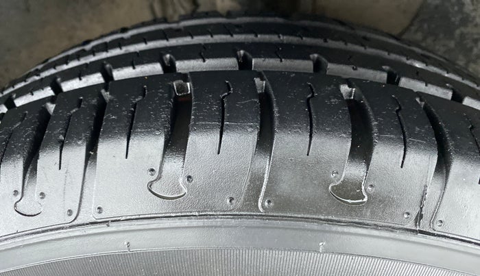 2015 Hyundai Elite i20 MAGNA 1.2, Petrol, Manual, 59,112 km, Right Front Tyre Tread