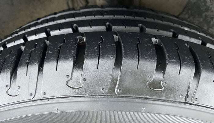 2015 Hyundai Elite i20 MAGNA 1.2, Petrol, Manual, 59,112 km, Left Front Tyre Tread
