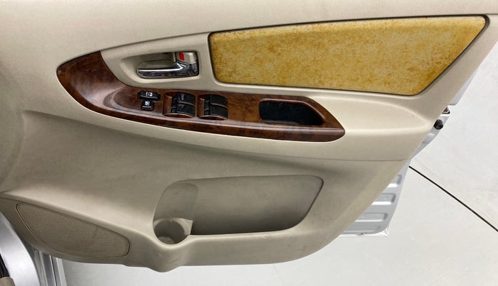 2014 Toyota Innova 2.5 VX 7 STR, Diesel, Manual, 98,210 km, Driver Side Door Panels Control