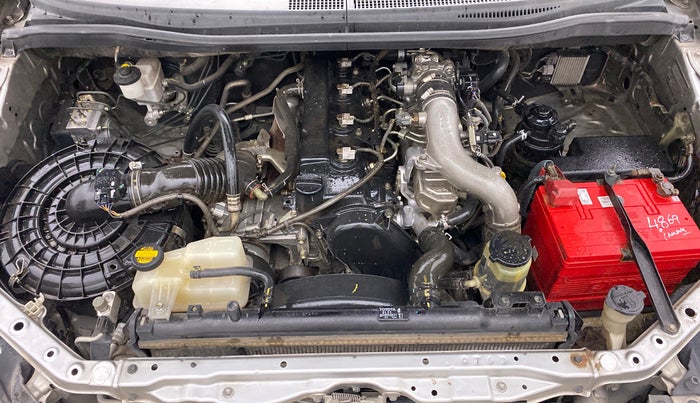 2014 Toyota Innova 2.5 VX 7 STR, Diesel, Manual, 98,210 km, Open Bonet
