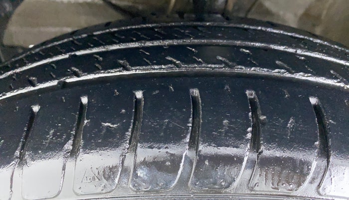2019 Maruti Dzire LXI, Petrol, Manual, 27,259 km, Left Front Tyre Tread