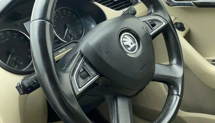2015 Skoda Octavia ELEGANCE 2.0 TDI CR AT, Diesel, Automatic, 82,815 km, Steering wheel - Phone control not functional
