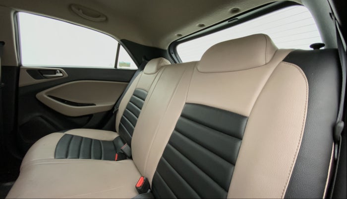 2015 Hyundai Elite i20 SPORTZ 1.2, Petrol, Manual, 78,855 km, Right Side Rear Door Cabin