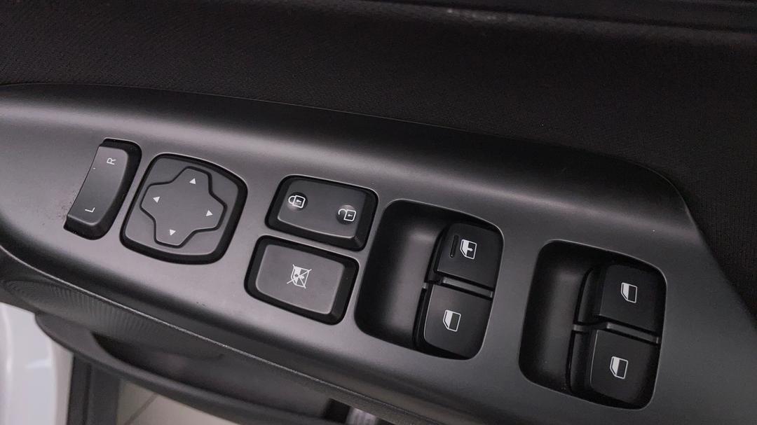 2019 Hyundai Kona Go (fwd), Automatic, 101781 km, Drivers Side Door Panel Controls