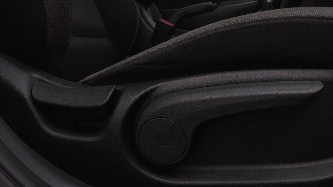 2019 Hyundai Kona Go (fwd), Automatic, 101781 km, Drivers Side Adjustment Panel