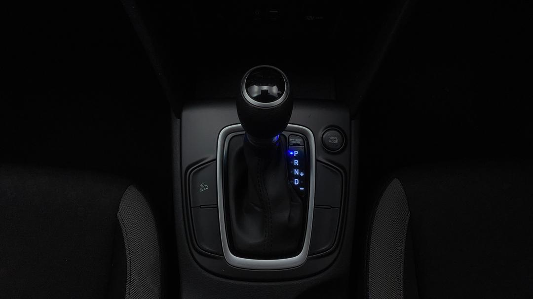 2019 Hyundai Kona Go (fwd), Automatic, 101781 km, Gear Lever 