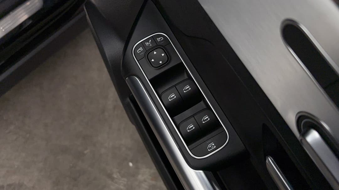 2025 Mercedes-benz GLA 200, Automatic, 6799 km, Drivers Side Door Panel Controls
