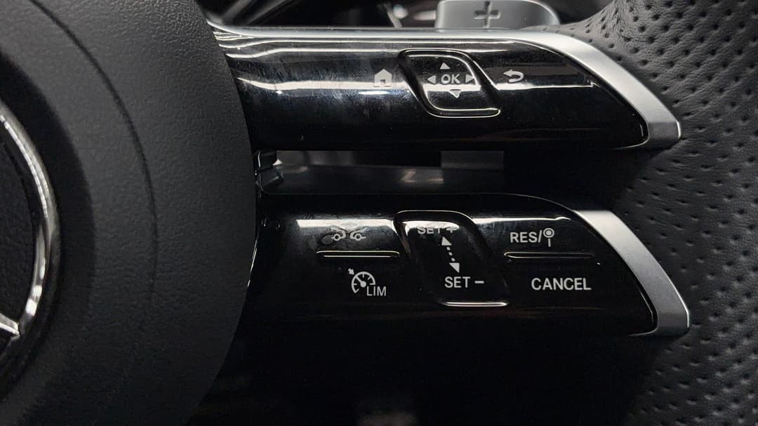 2025 Mercedes-benz GLA 200, Automatic, 6799 km, Cruise Control