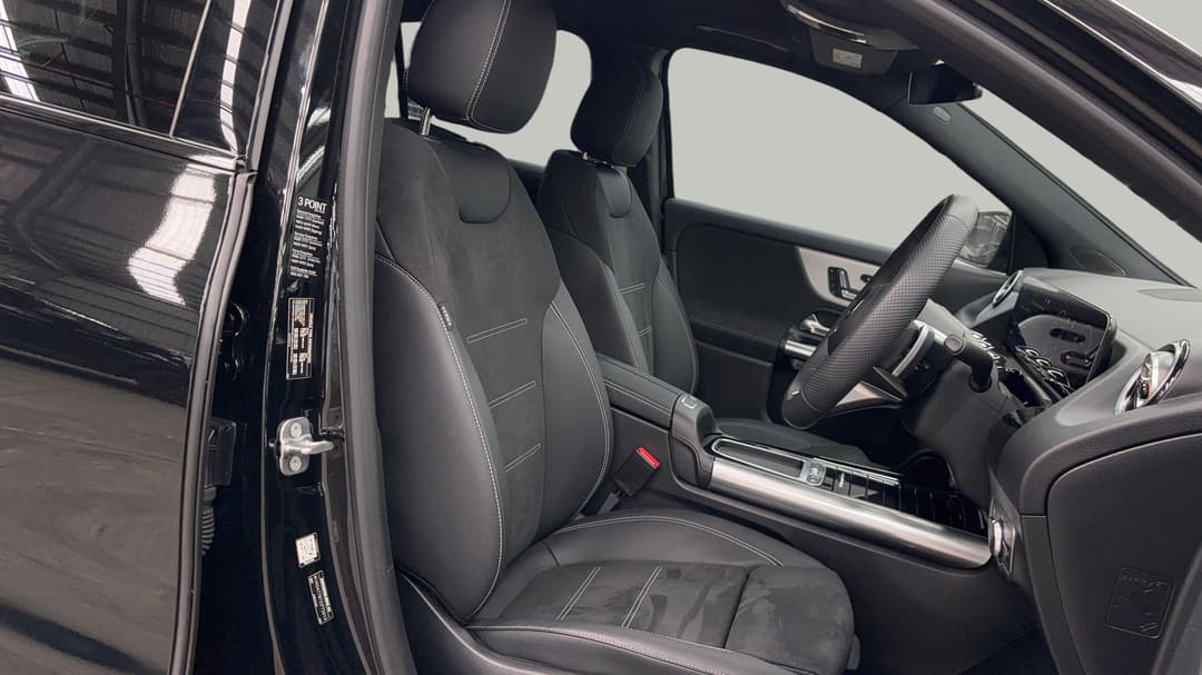 2025 Mercedes-benz GLA 200, Automatic, 6799 km, Right Side Front Door Cabin View