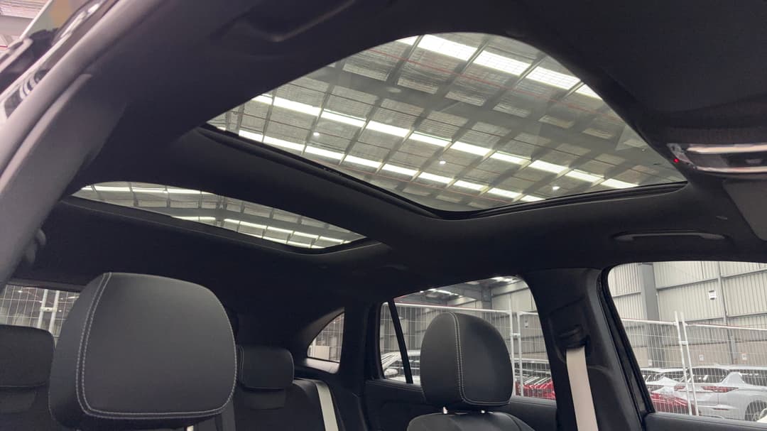 2025 Mercedes-benz GLA 200, Automatic, 6799 km, Interior Sunroof/Moonroof