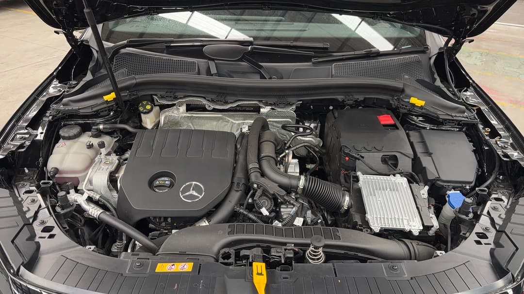 2025 Mercedes-benz GLA 200, Automatic, 6799 km, Open Bonnet (Engine)