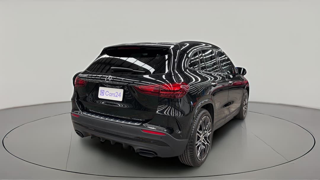 2025 Mercedes-benz GLA 200, Automatic, 6799 km, Right Back Diagonal (45- Degree) View