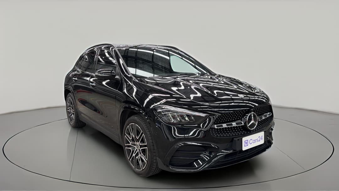 2025 Mercedes-benz GLA 200, Automatic, 6799 km, Right Front Diagonal (45- Degree) View