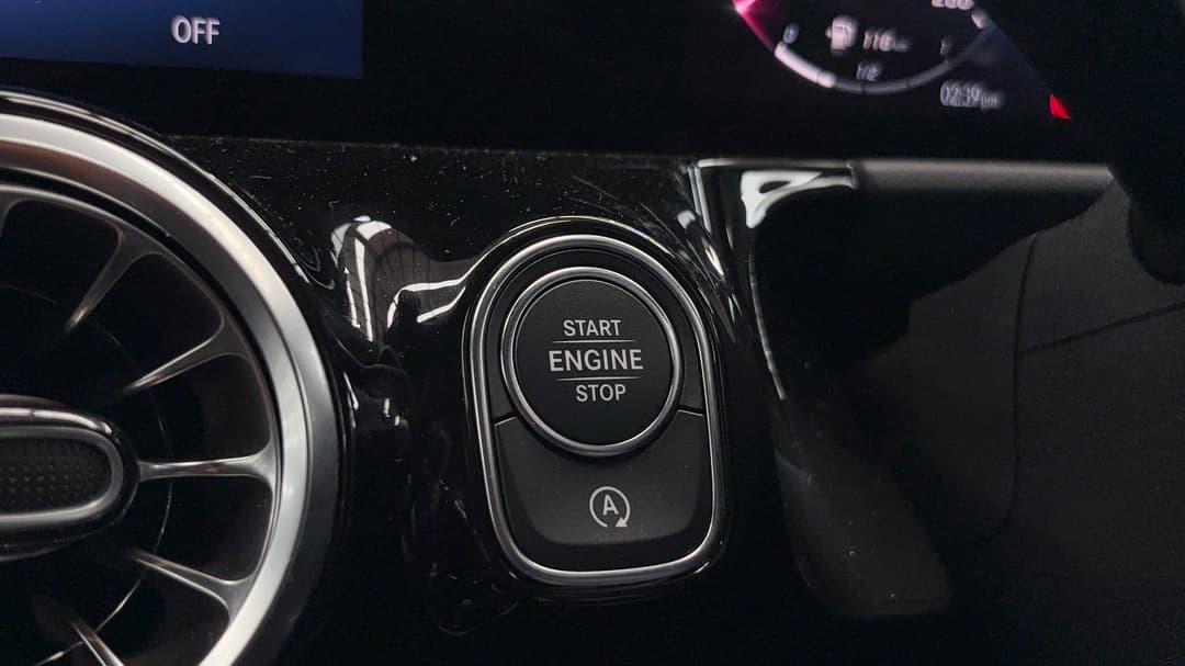 2025 Mercedes-benz GLA 200, Automatic, 6799 km, Keyless / Button Start