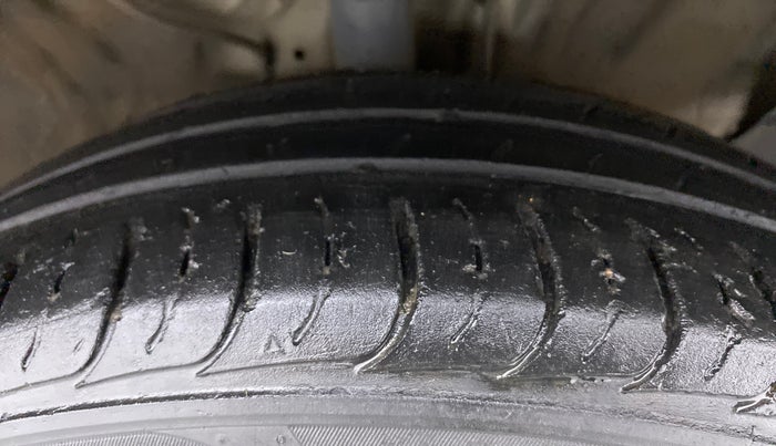 2020 KIA SELTOS HTE 1.5 MT DIESEL, Diesel, Manual, 66,982 km, Right Front Tyre Tread