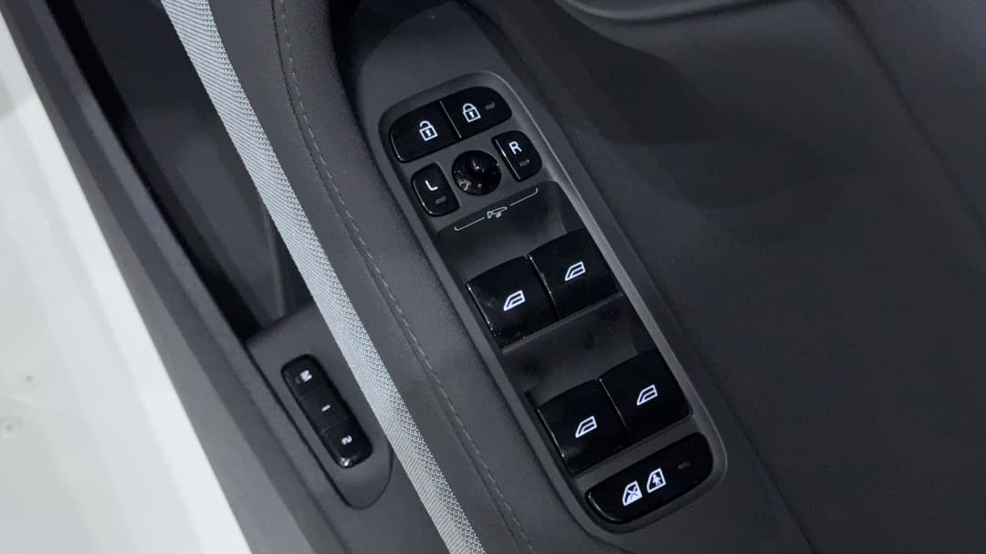 2023 Polestar 2 Long Range Dual Motor 78kwh, Automatic, 15111 km, Drivers Side Door Panel Controls