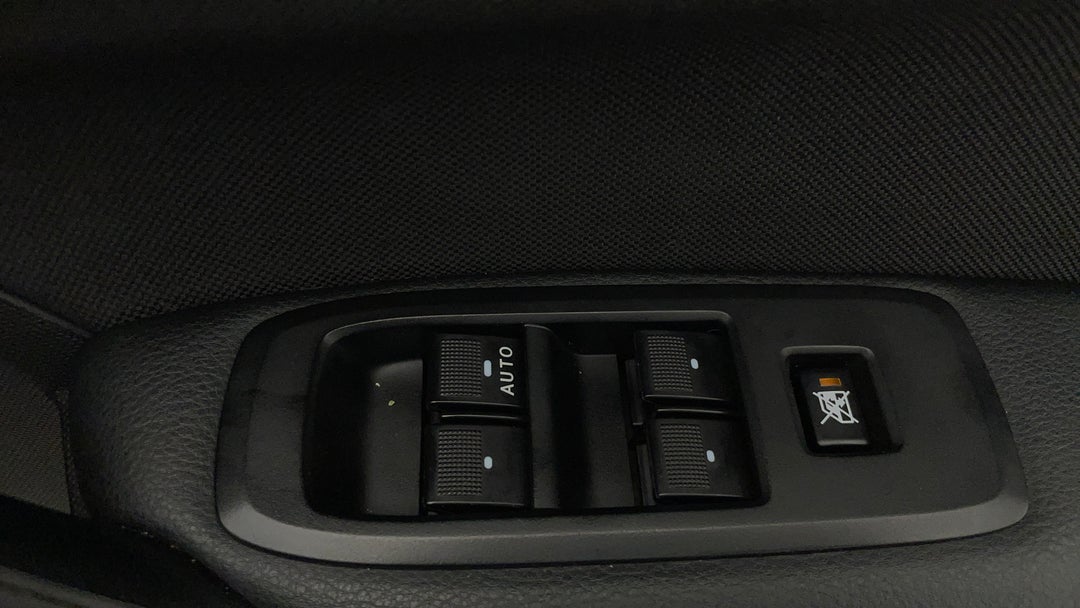 2020 Ford Ranger Xl 3.2 (4x4), Automatic, 86455 km, Drivers Side Door Panel Controls