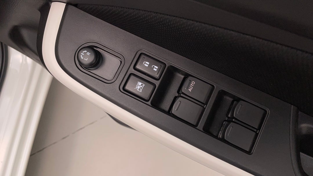 2022 Suzuki Swift Gl (qld), Automatic, 26364 km, Drivers Side Door Panel Controls