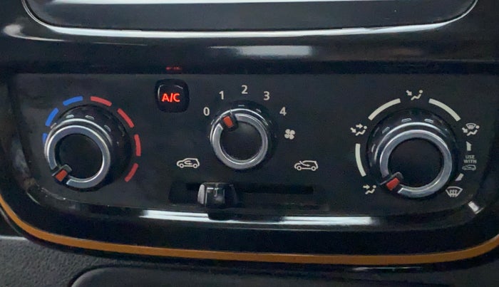 2017 Renault Kwid CLIMBER 1.0 AMT, Petrol, Automatic, 54,986 km, Dashboard - Air Re-circulation knob is not working