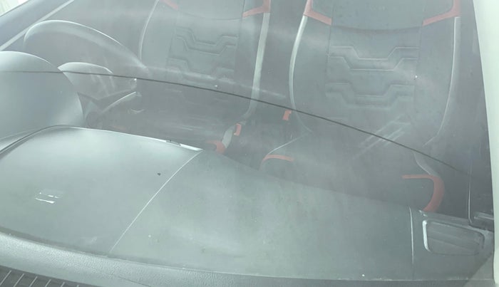 2017 Maruti Swift LDI, Diesel, Manual, 59,289 km, Front windshield - Minor spot on windshield