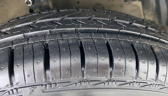 2017 Maruti Swift LDI, Diesel, Manual, 59,289 km, Right Front Tyre Tread