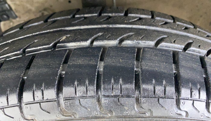 2017 Maruti Swift LDI, Diesel, Manual, 59,289 km, Left Front Tyre Tread